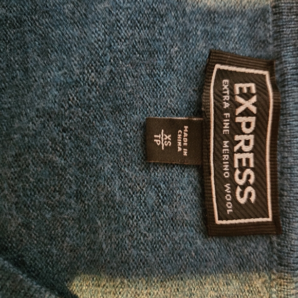 Express Men's Deep Blue V-Neck Sweater - Picture 2 of 2
